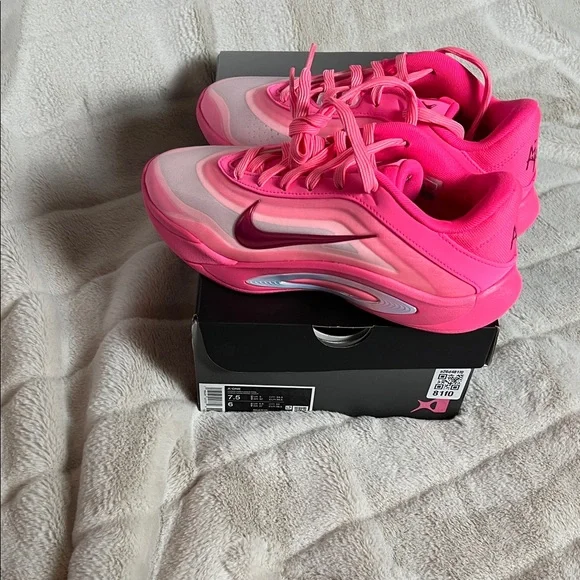 Nike women’s Aja Wilson  Bright Pink Sneakers - Picture 4 of 7